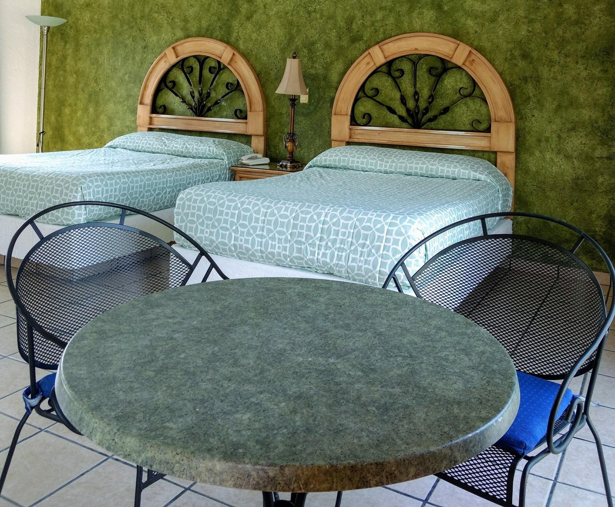 Parador De Manolos Hotel Куернавака Екстериор снимка
